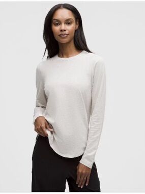Women's Long-Sleeve Crewneck Top in Light Beige